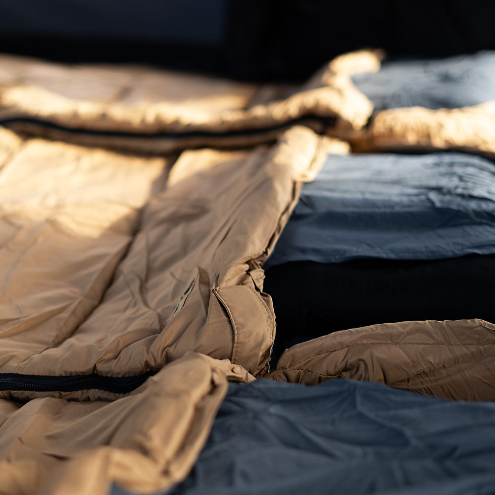 WAQ DD SLEEPINGBAG ソロ 両開きタイプ寝袋 3シーズン使用可能 快適使用温度0℃【1年保証】